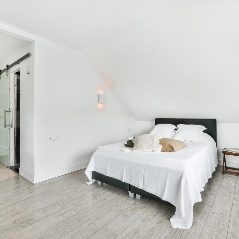 beautiful-modern-bedroom-white-colors